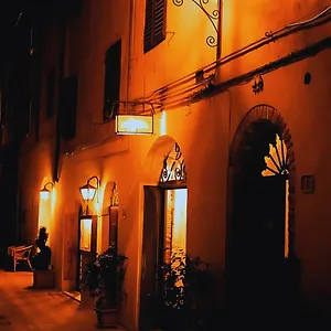 https://locanda-il-pino.it-tuscanyhotel.com